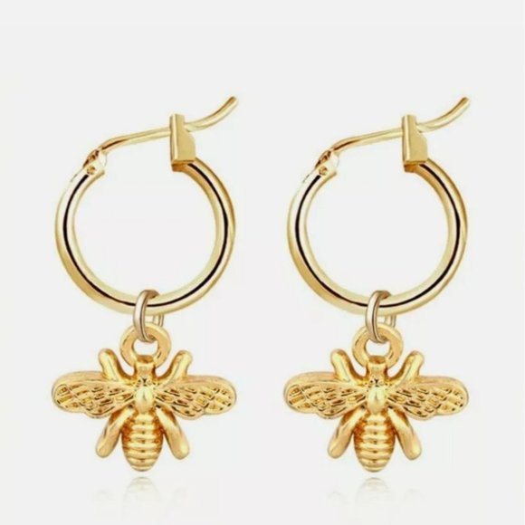 😍 Jewelry - Brand New 18k Bee 🐝 beautiful Gold Stud Earrings